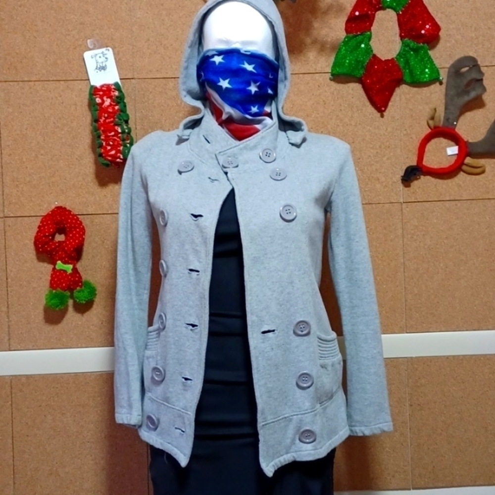 IT'S OUR TIME WOMANS COAT SIZE S IN A BEAUTIFUL LIGHT GRAY HOODED